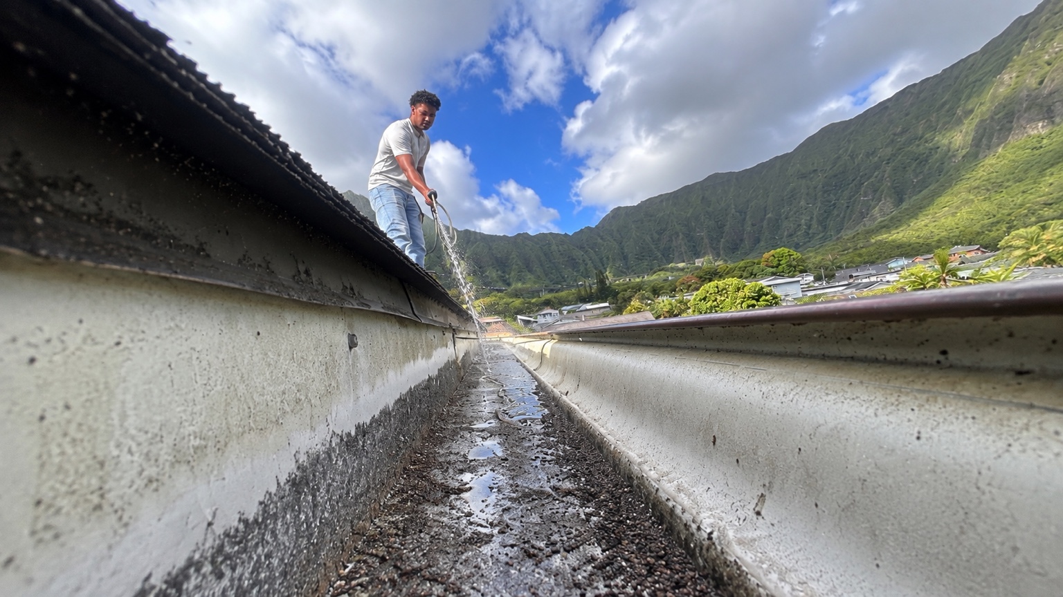 Gutter cleaning service in Oahu
